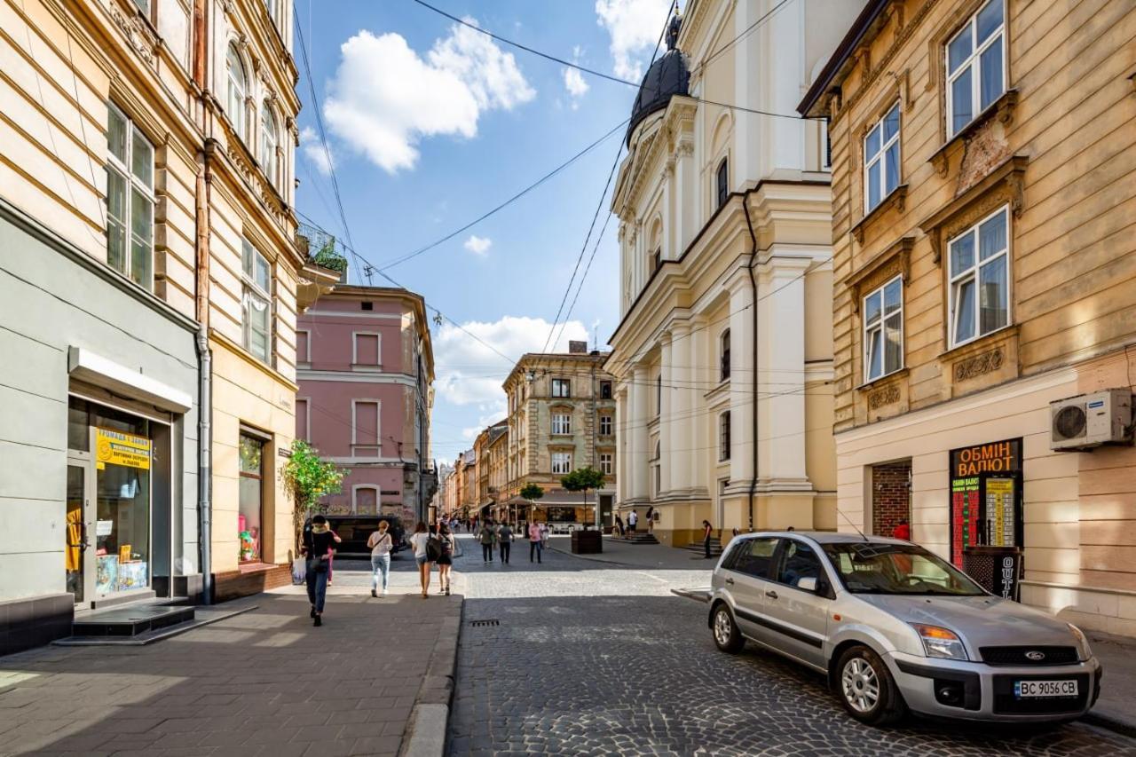 Three Bedroom Apartment On Rynok Square Львов Экстерьер фото