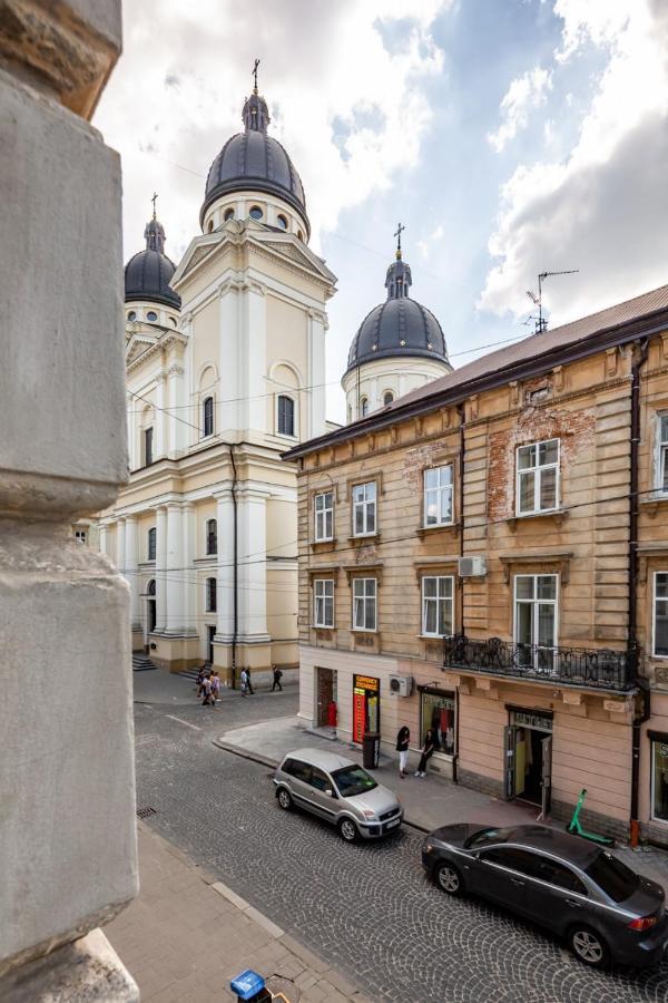 Three Bedroom Apartment On Rynok Square Львов Экстерьер фото