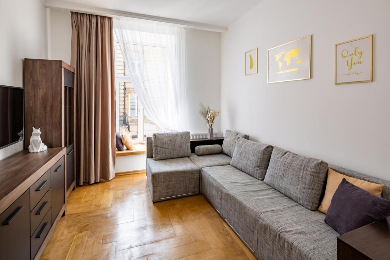 Three Bedroom Apartment On Rynok Square Львов Экстерьер фото